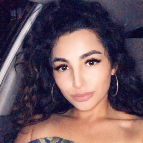 Meet your Posher, Evette - Picture 4 of 4